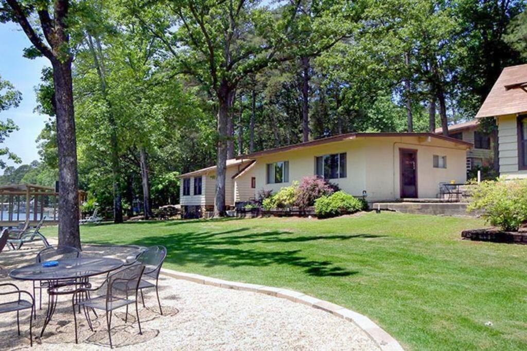 #02 - Unique Lakeside Studio Cottage- Pet Friendly Hot Springs Exterior foto